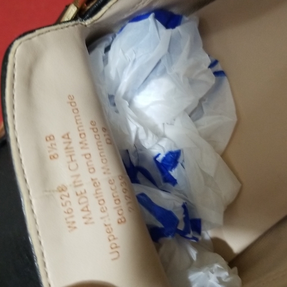 COLE HAAN SHOES - Picture 10 of 12